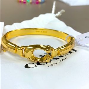 NWT Sculpted signature C gold hinged bangle